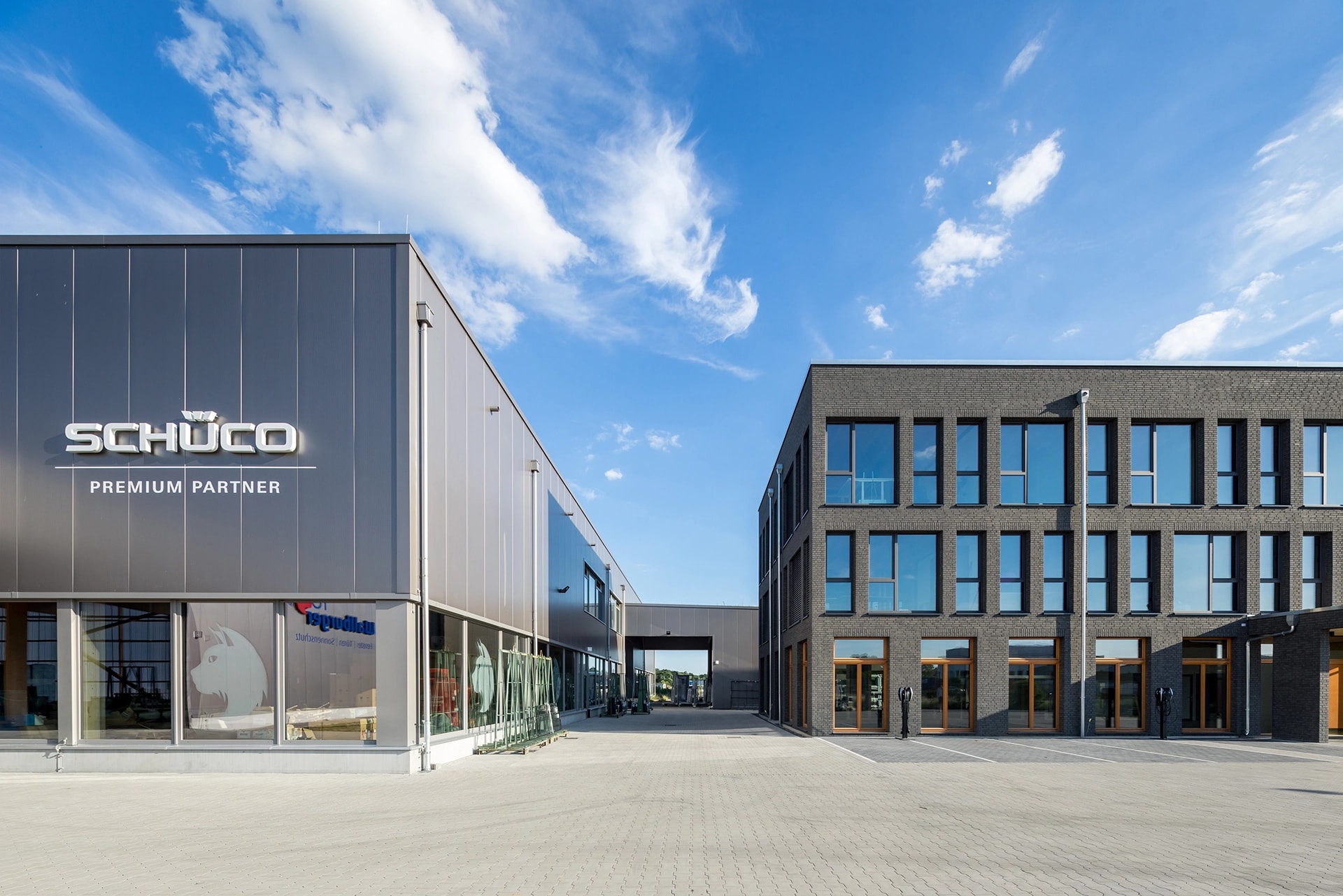 Assembled timber structure made from prefabricated components