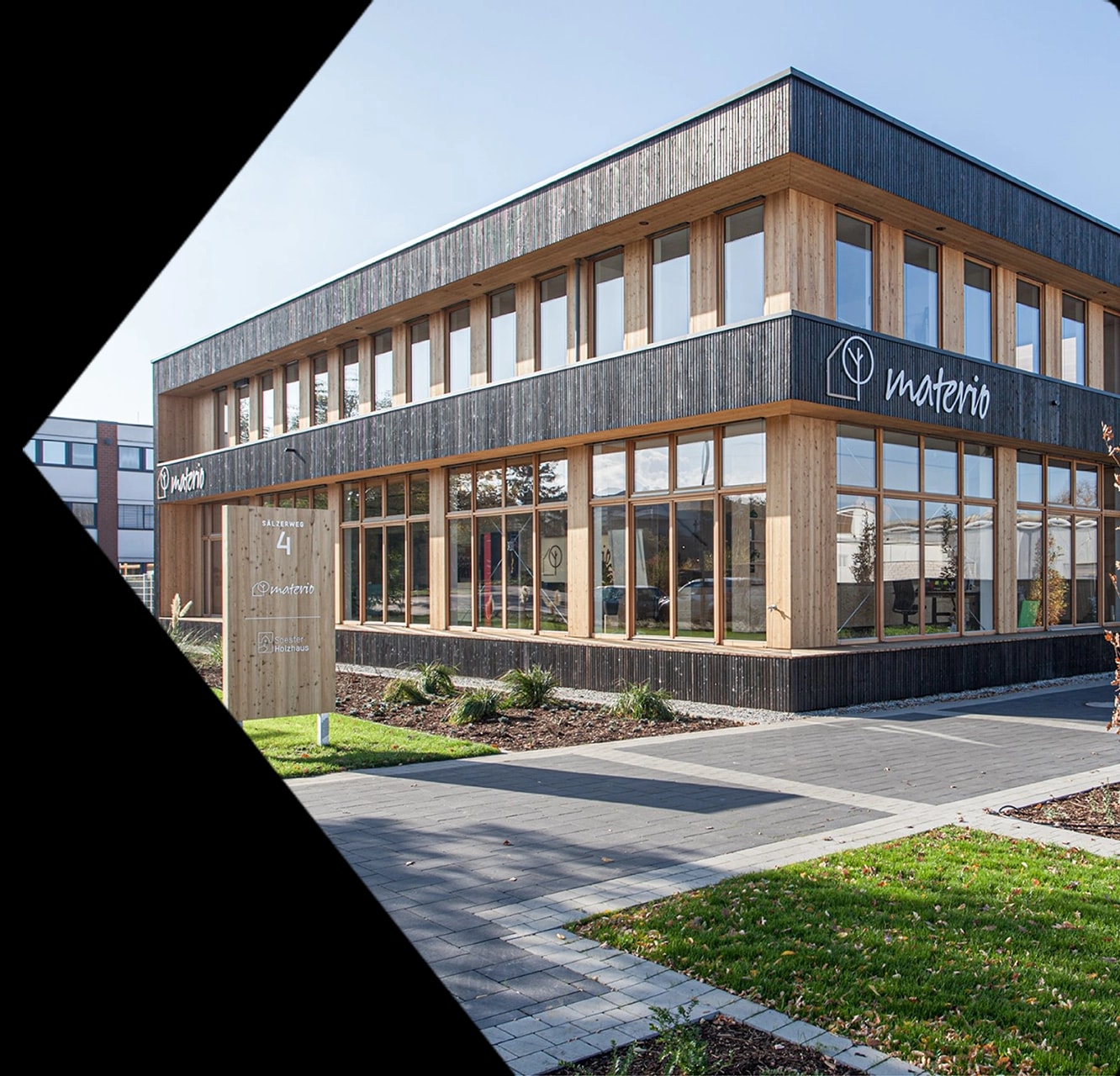 Schlüsselfertige Holzhallen